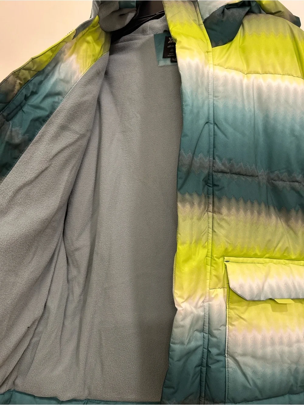 NWT All in Motion Boys' Short Puffer Jacket - Green Ombre Zigzag (Size XL 14)